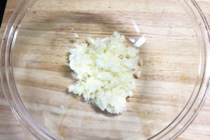 【小池友仁さんのダイエットレシピ】簡単で安い！鶏むねハンバーグの作り方