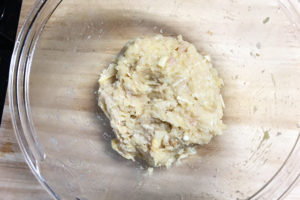 【小池友仁さんのダイエットレシピ】簡単で安い！鶏むねハンバーグの作り方