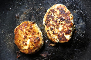 【小池友仁さんのダイエットレシピ】簡単で安い！鶏むねハンバーグの作り方